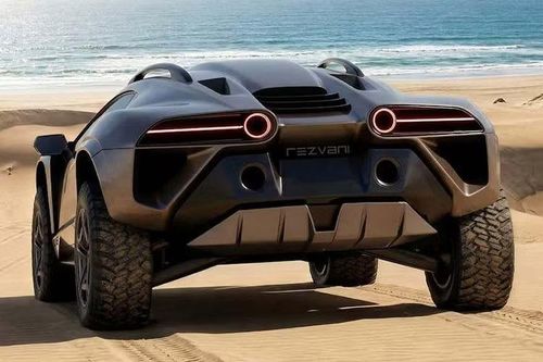 Rezvani gọi Dune là đại diện cho một phân khúc siêu xe hoàn toàn mới. Tuy nhiên, trên thực tế thị trường đã có nhiều mẫu xe theo đuổi triết lý tương tự như Lamborghini Huracan Sterrato, Porsche 911 Dakar hay các sản phẩm từ những hãng độ chuyên biệt.