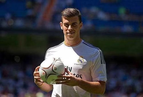  Gareth Bale: Tottenham bán tiền đạo người Xứ Wales cho Real Madrid với giá 86 triệu bảng vào năm 2013. Mức phí từng lập kỷ lục thế giới này sẽ tương đương 192 triệu bảng nếu được thực hiện ở thời điểm hiện tại. Ảnh: Getty. 