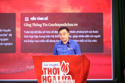 Anh Hồ Phúc Hải - Phó Bí thư thường trực phụ trách Tỉnh Đoàn Nghệ An với tham luận "Phát huy giá trị các địa chỉ đỏ và nhân chứng lịch sử trong lưu giữ, số hóa và lan tỏa “Câu chuyện thời hoa lửa” – Kinh nghiệm từ thực tiễn tỉnh Nghệ An".