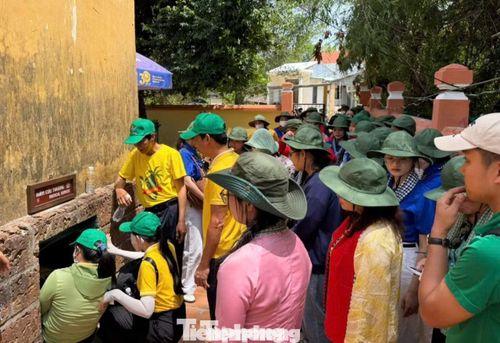 Những lối đi bí ẩn ở địa đạo được giới thiệu với du khách.