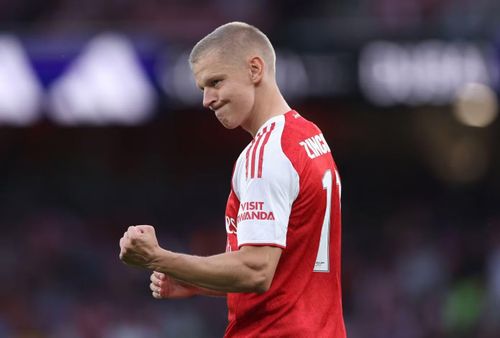  Oleksandr Zinchenko: Hợp đồng ngắn hạn của Zinchenko (6 tháng) tại Ajax đã kết thúc. Lúc này, không có dấu hiệu cho thấy Ajax sẽ giữ chân lâu dài cựu sao Arsenal. Ở tuổi 29, Zinchenko sa sút phong độ nhanh, suy giảm cả về thể lực và cảm giác bóng. Anh từng là hậu vệ trái hàng đầu Premier League và việc đối diện tình cảnh hiện tại là điều đáng buồn. 