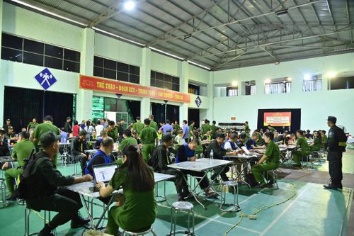 Cơ quan điều tra xác định đường dây đã lừa hơn 1.000 người trên phạm vi cả nước, chiếm đoạt hơn 5 tỷ đồng.