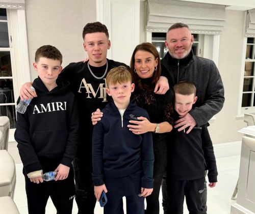 Vợ chồng Rooney và 4 cậu con trai - Ảnh: IG