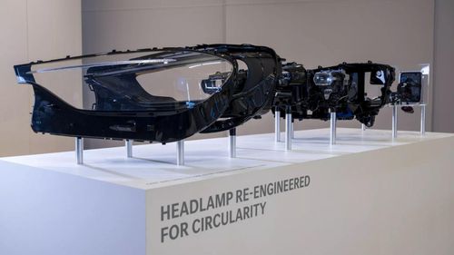 Sau Toyota, một số hãng xe khác đang nghiên cứu thiết kế đèn pha kiểu mới để giúp việc tháo lắp, sửa chữa trở nên dễ dàng hơn. Ảnh: Audi