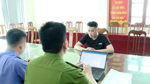 Đối tượng Hoàng Trọng Nguyên tại cơ quan Công an. Ảnh: CALS