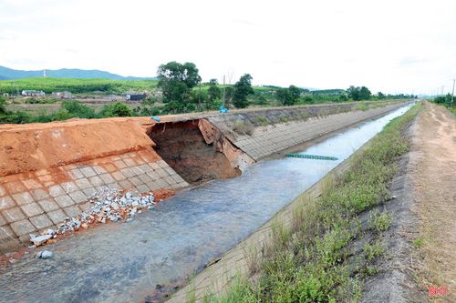 Tuyến kênh Sông Rác phục vụ cấp nước tưới cho khoảng 8.150 ha lúa tại các xã: Cẩm Trung, Cẩm Lạc, Cẩm Hưng, Kỳ Khang, Kỳ Xuân, Kỳ Anh, Kỳ Văn, Kỳ Hoa và phường Hải Ninh. Sự cố ảnh hưởng trực tiếp đến việc cấp nước phục vụ sản xuất hè thu.