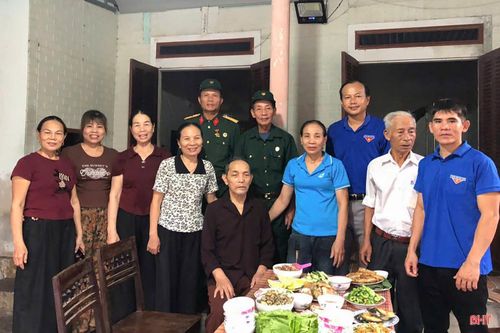 Điểm đặc biệt của chương trình không nằm ở giá trị vật chất của bữa ăn mà ở sự kết nối giữa các thế hệ. Mỗi bữa cơm trở thành không gian để đoàn viên, thanh niên lắng nghe những ký ức chiến tranh, hiểu hơn về sự hy sinh thầm lặng của các Mẹ Việt Nam Anh hùng, thương binh, bệnh binh, thân nhân liệt sĩ và người có công với cách mạng.