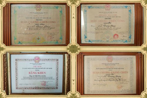 Huân chương Kháng chiến hạng Nhất, hạng Nhì và nhiều bằng khen ghi nhận quá trình chiến đấu, cống hiến của cựu chiến binh Lê Trường Giang.