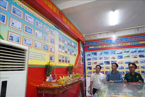 Liệt sĩ Hoàng Hữu Thảo là 1 trong số 18 liệt sĩ của Trường THPT Lê Hồng Phong (xã Nam Gianh) gác bút nghiên lên đường chiến đấu rồi anh dũng hi sinh vì sự nghiệp chiến đấu bảo vệ Tổ quốc.