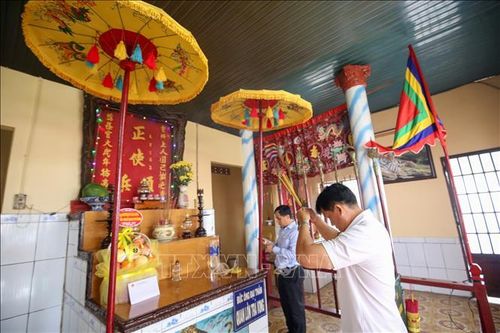 Đền thờ Quan lớn Trà Vong cũng là địa điểm thu hút đông đảo người dân trong và ngoài địa phương đến viếng, thắp nhang, góp phần gìn giữ tín ngưỡng dân gian truyền thống.