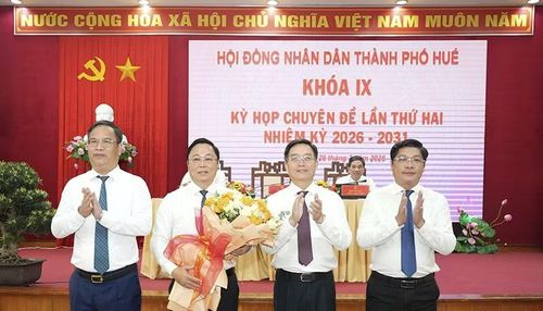 Chiều 26/7, tại Kỳ họp chuyên đề lần thứ 2, HĐND thành phố Huế khóa IX đã bầu ông Lê Trí Thanh giữ chức Chủ tịch UBND thành phố Huế nhiệm kỳ 2026 - 2031. Ảnh Lai Nguyễn.