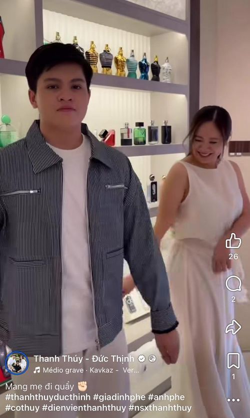 Thanh Thúy luôn đồng hành cùng con trai. Ảnh: Chụp màn hình FBNV