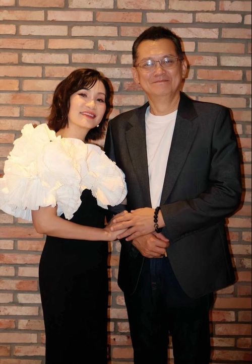 Hồng Đào và Hữu Châu.
