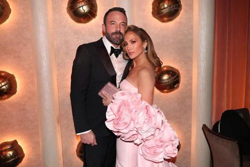 Jennifer Lopez chính thức nộp đơn ly hôn Ben Affleck vào tháng 8/2024.