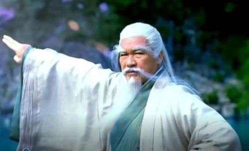 Dù xuất hiện không nhiều, Phong Thanh Dương luôn được coi là huyền thoại của phái Hoa Sơn và là một trong những đại tông sư kiếm đạo của võ lâm. Ông là người truyền thụ Độc Cô Cửu Kiếm cho Lệnh Hồ Xung, mở ra bước ngoặt giúp chàng từ một đệ tử bình thường trở thành kiếm khách hàng đầu. Tinh túy của Độc Cô Cửu Kiếm nằm ở nguyên lý "vô chiêu thắng hữu chiêu", tập trung nhìn thấu sơ hở của đối thủ thay vì phụ thuộc vào những chiêu thức cố định. Dù Kim Dung không xây dựng nhiều cảnh giao đấu trực tiếp của Phong Thanh Dương, việc ông tinh thông bộ kiếm pháp lừng danh và được các nhân vật trong truyện hết sức kính trọng là cơ sở để xếp ông vào nhóm cao thủ mạnh nhất.