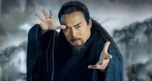 Là cựu giáo chủ Nhật Nguyệt Thần Giáo, Nhậm Ngã Hành khiến cả võ lâm khiếp sợ nhờ Hấp Tinh Đại Pháp, môn võ công có khả năng hấp thu nội lực của đối phương để chuyển hóa thành sức mạnh của bản thân. Chính tuyệt kỹ này giúp ông nhiều lần áp đảo các đối thủ và xây dựng thanh danh lẫy lừng trên giang hồ. Tuy nhiên, Hấp Tinh Đại Pháp cũng tồn tại nhược điểm khi những luồng nội lực hấp thu từ nhiều người dễ xảy ra xung đột, gây ảnh hưởng đến chính người sử dụng. Dẫu vậy, với kinh nghiệm chinh chiến, bản lĩnh cùng thực lực vượt trội, Nhậm Ngã Hành vẫn luôn được xem là một trong những nhân vật nguy hiểm nhất trong tiểu thuyết.