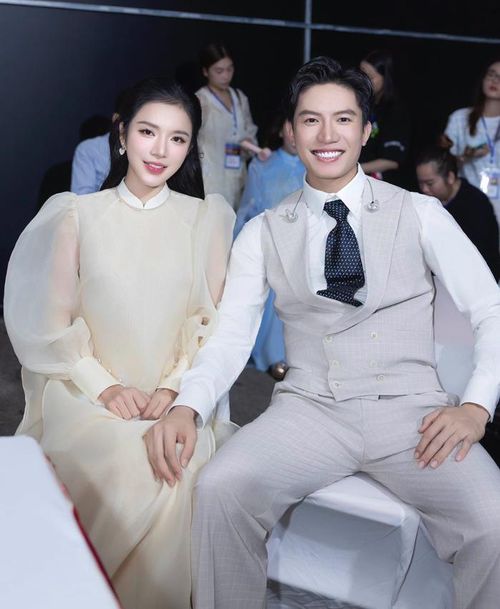 Khoảnh khắc của Anh Tú và LyLy đang gây sốt mạng xã hội.