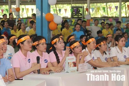 Đội thi tham dự phần thi “Đường lên đỉnh Olympia”.