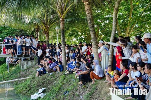 Không đơn thuần là những trò chơi giải trí, mỗi hoạt động đều tái hiện một phần đời sống lao động, sinh hoạt của cư dân địa phương. Qua từng cuộc thi, tinh thần đoàn kết, sự khéo léo, tính cộng đồng và những giá trị văn hóa truyền thống được truyền tải một cách tự nhiên, góp phần tạo nên sức hấp dẫn riêng của Lễ hội Du lịch Yên Trung 2026.