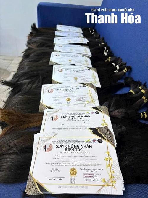 Những mái tóc hiến được tập hợp ở Salon trước khi gửi đi gia công.