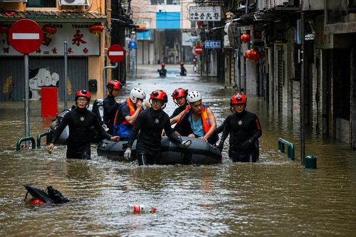 Bão Noul mang theo mưa lớn và gió giật mạnh, khiến hơn 700.000 người phải sơ tán. Ảnh: Westlock News.