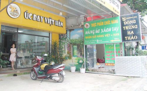 Một cửa hàng ở Thanh Giã nhận gửi hàng hai chiều Việt - Hàn.