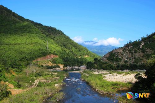 Vũng Bọt trong veo là nơi sông Bắc và sông Nam hợp dòng. Ảnh: TRƯỜNG AN