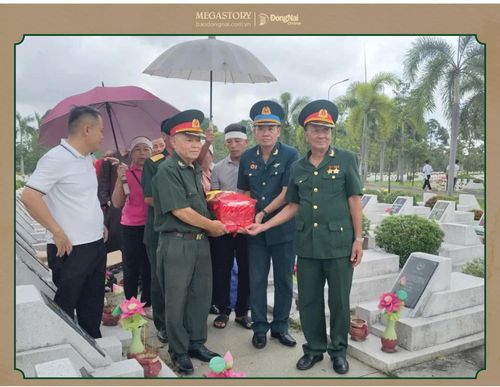 Hội Hỗ trợ gia đình liệt sĩ thành phố Đồng Nai tổ chức Lễ cất bốc và tiễn đưa hài cốt liệt sĩ Hoàng Hữu Sơn (đơn vị Trung đoàn 5, Sư đoàn 5) về quê hương xã Hóa Quỳ, tỉnh Thanh Hóa theo nguyện vọng của gia đình. Ảnh: Hội cung cấp