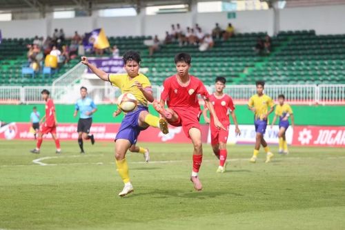  U17 Hà Nội (trái) đã lọt vào bán kết gặp U17 PVF. Ảnh: Văn Ngọc 