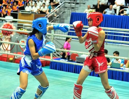 VĐV Nguyễn Lê Như Quỳnh (Gia Lai, giáp xanh) thi đấu ấn tượng, giành chiến thắng trước đối thủ để ghi tên vào vòng tiếp theo. Ảnh: R.H