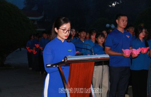 Đồng chí Vừ Thị Mai Dinh – Bí thư Tỉnh đoàn phát biểu tại buổi lễ.