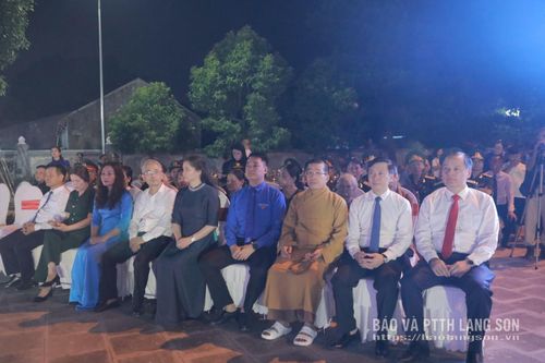 Các đại biểu dự buổi lễ