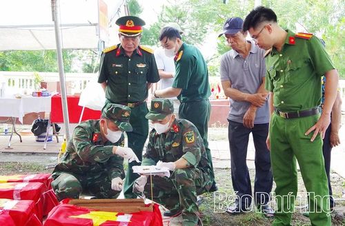 Lãnh đạo Bộ CHQS tỉnh trực tiếp có mặt tại các điểm lấy mẫu kiểm tra để chỉ đạo, động viên cán bộ, chiến sĩ thực hiện tốt nhiệm vụ.