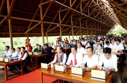 Các đại biểu, đồng bào và du khách tham dự tại lễ hội Mừng cơm mới của người Bru-Vân Kiều ở xã Kim Ngân năm 2026 - Ảnh: V.M