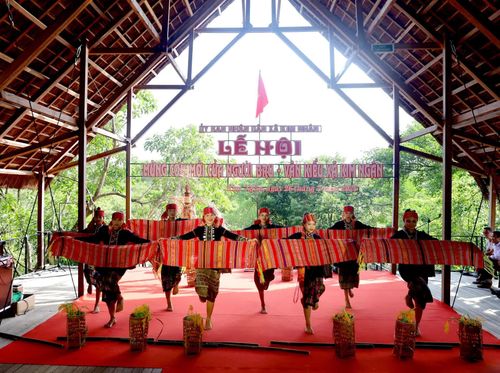 Một tiết mục văn nghệ tại lễ hội Mừng cơm mới của người Bru-Vân Kiều ở xã Kim Ngân năm 2026 - Ảnh: V.M