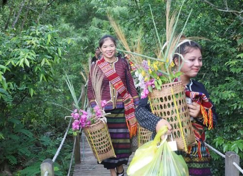 Đồng bào Bru-Vân Kiều xã Kim Ngân hân hoan tham dự lễ hội Mừng cơm mới năm 2026 - Ảnh: V.M