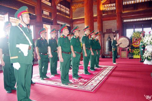 Đoàn thành kính dâng hương tại Khu di tích lịch sử Quốc gia TNXP Đại đội 915.