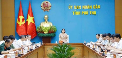 Phó chủ tịch UBND tỉnh Phú Thọ Phùng Thị Kim Nga yêu cầu các sở, ngành, địa phương nghiêm túc thực hiện đầy đủ các nhiệm vụ đã được giao, không điều chỉnh hoặc gia hạn các mốc tiến độ; tập trung tháo gỡ dứt điểm các khó khăn, vướng mắc, đặc biệt đối với các địa phương chậm tiến độ phải có văn bản giải trình và cam kết thời gian hoàn thành gửi UBND tỉnh.