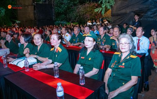 Đông đảo người dân tham dự cầu truyền hình trực tiếp tại điểm cầu TP. Hồ Chí Minh. Ảnh: Lâm Hiển
