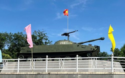 Chiếc xe tăng 268 ở Làng Vây.