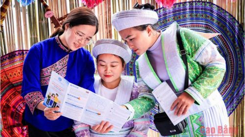 Tại các xóm vùng cao, xã Trường Hà người dân được tuyên truyền sâu rộng về lợi ích BHXH tự nguyện.
