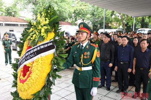 Đoàn đại biểu Quốc hội tỉnh viếng Đại tá, Anh hùng lực lượng vũ trang nhân dân La Văn Cầu.