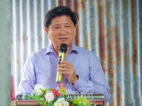 Phó Chủ tịch UBND tỉnh Lê Văn Sử ghi nhận, cảm ơn sự đồng hành của đơn vị tài trợ trong công tác an sinh xã hội, góp phần cùng địa phương hoàn thiện hạ tầng nông thôn, nâng cao chất lượng cuộc sống người dân.