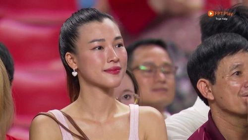 Hoàng Oanh xuất hiện trong trận đấu Lê Giang Patrik bắt chính. Ảnh chụp màn hình