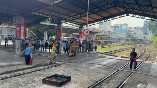 Buổi thực tập phương án chữa cháy và cứu nạn, cứu hộ tại Ga Sài Gòn có sự tham gia của nhiều lực lượng, góp phần nâng cao khả năng phối hợp xử lý các tình huống cháy, nổ