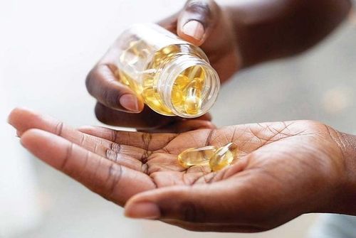 Làn sóng lạm dụng vitamin và thực phẩm chức năng khiến nhiều người âm thầm tổn thương gan. (Ảnh minh họa)
