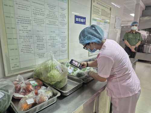 Hà Nội coi trọng chất lượng và bảo đảm an toàn bữa ăn bán trú cho học sinh. Ảnh: CTV