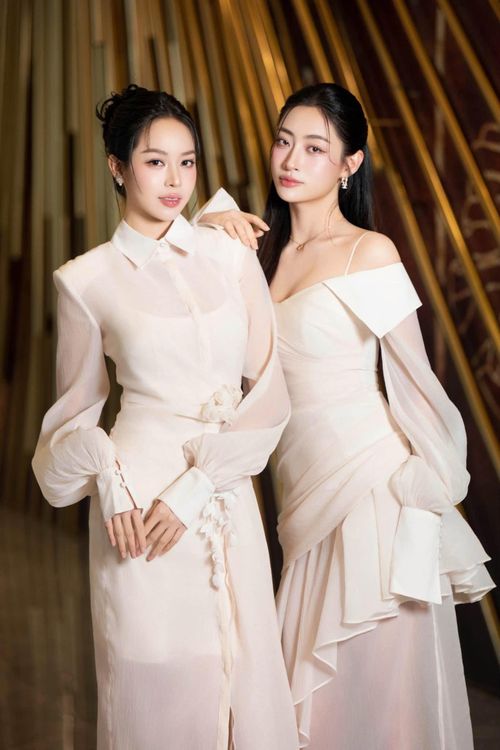 Mỗi người mang một vẻ đẹp riêng nhưng đều toát lên sự cuốn hút, khiến màn "đọ sắc" nhanh chóng trở thành chủ đề được cư dân mạng bàn luận.