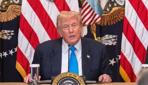 Theo CNN, ngày 24/7, ông Donald Trump đã họp với các cố vấn cấp cao, trong đó có Phó tổng thống JD Vance và Chủ tịch Hội đồng Tham mưu trưởng Liên quân Mỹ, ông Dan Caine, để xem xét khả năng gia tăng cường độ tấn công.