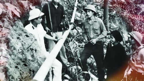Xây dựng hệ thống tuyến ống (công trình X-42) vượt qua sông Lam, sông La, qua các trọng điểm năm 1968. Ảnh: TL.